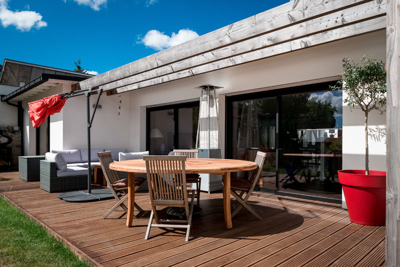 Terrasse en bois posées sur lambourdes ou sur plots vérins.