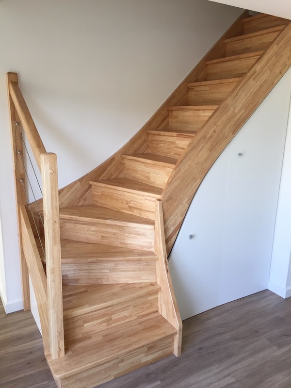 Escalier sur mesure en Hévéa